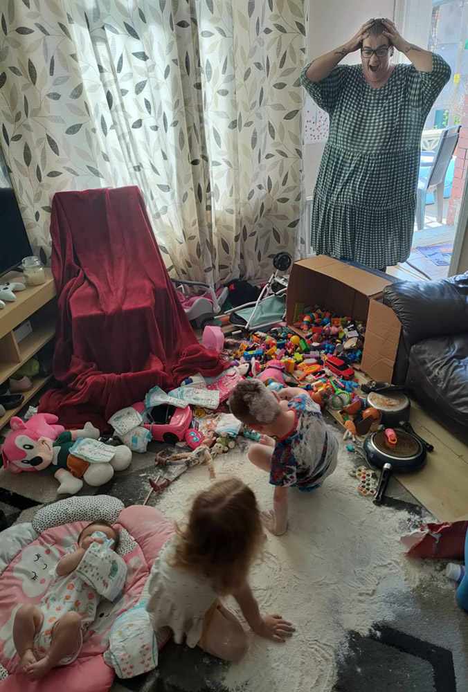 Mum-only-went-outside-for-five-minutes-to-put-the-washing-on-the-line-and-then-I-walk-into-this.jpg