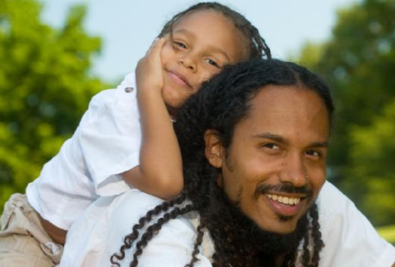 Plant yng Nghymru yn lansio ymchwil newydd sy’n amlygu lleisiau tadau